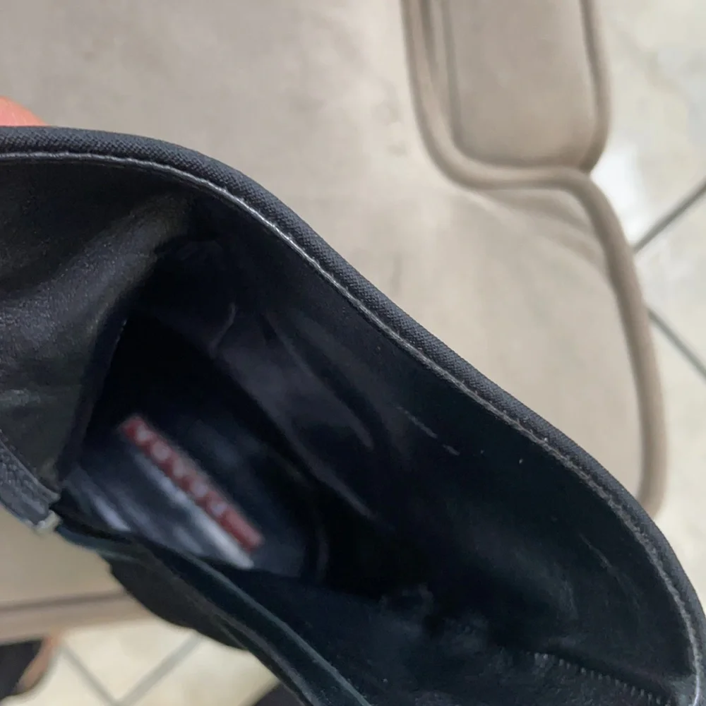 PRADA - Picture 8 of 15